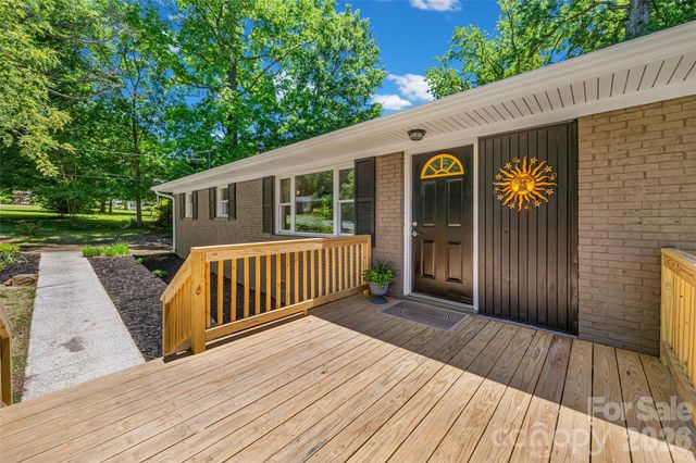 2111 Shalimar Drive, Charlotte, NC 28216