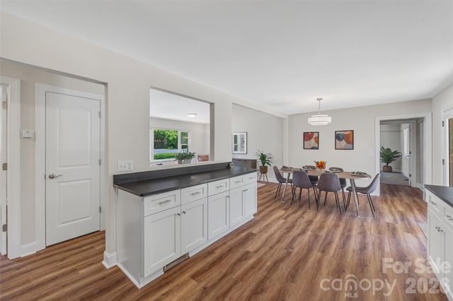 2111 Shalimar Drive, Charlotte, NC 28216