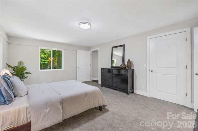2111 Shalimar Drive, Charlotte, NC 28216