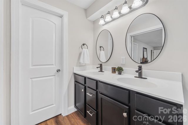 2111 Shalimar Drive, Charlotte, NC 28216