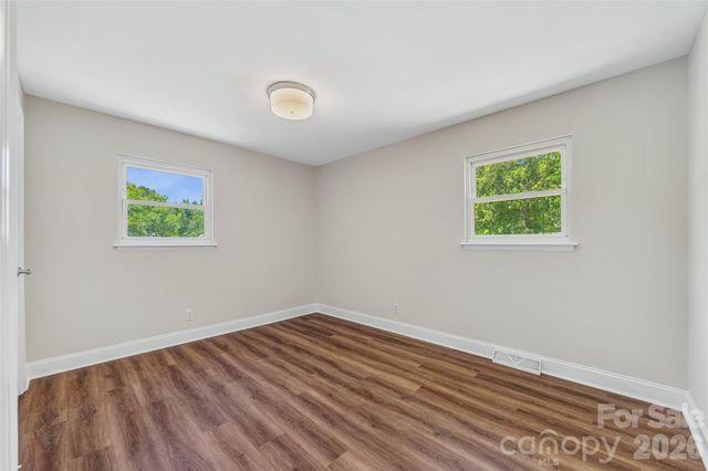2111 Shalimar Drive, Charlotte, NC 28216