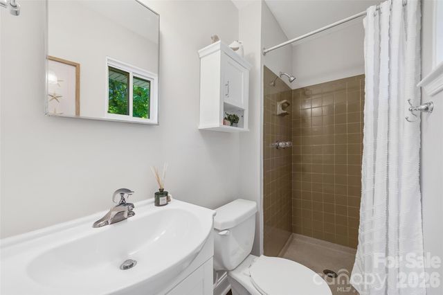 2111 Shalimar Drive, Charlotte, NC 28216