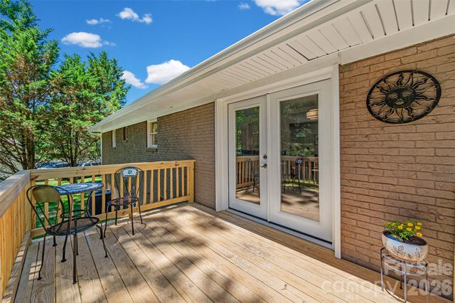 2111 Shalimar Drive, Charlotte, NC 28216