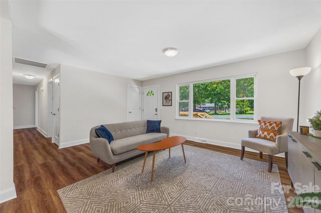 2111 Shalimar Drive, Charlotte, NC 28216