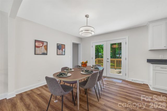 2111 Shalimar Drive, Charlotte, NC 28216