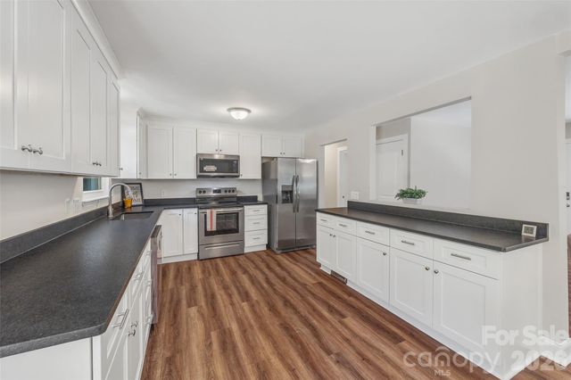 2111 Shalimar Drive, Charlotte, NC 28216