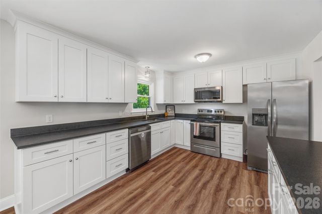 2111 Shalimar Drive, Charlotte, NC 28216