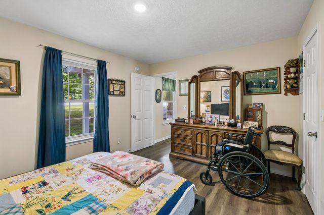 117 W Dell Rd, Dickson, TN 37055