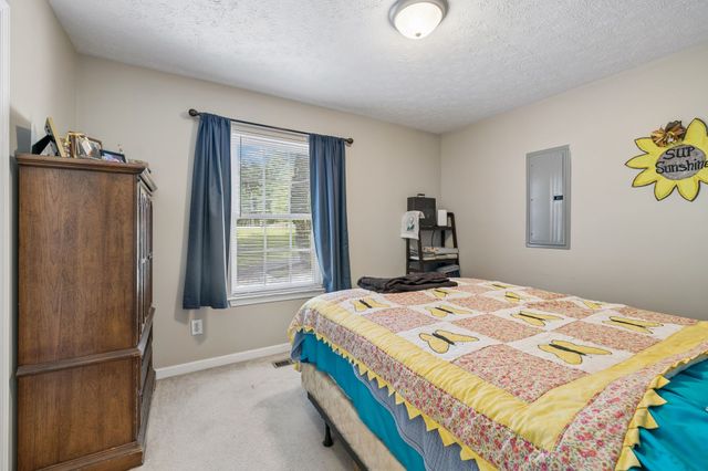 117 W Dell Rd, Dickson, TN 37055