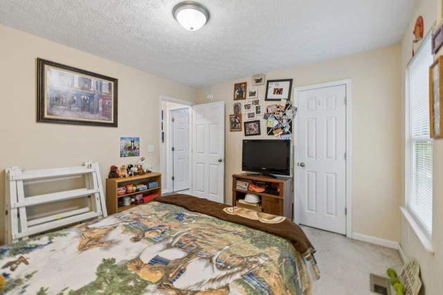 117 W Dell Rd, Dickson, TN 37055