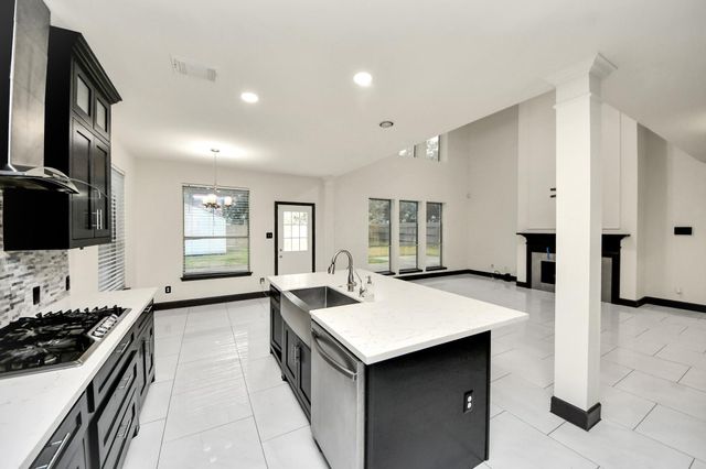 5810 Windy Knoll Lane, Rosharon, TX 77583