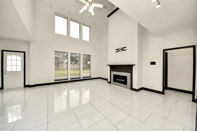 5810 Windy Knoll Lane, Rosharon, TX 77583