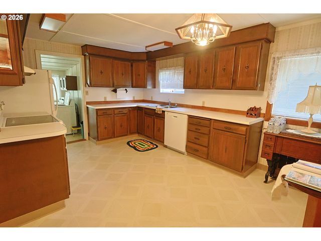 93514 UPPER LOOP Ln, Coos Bay, OR 97420