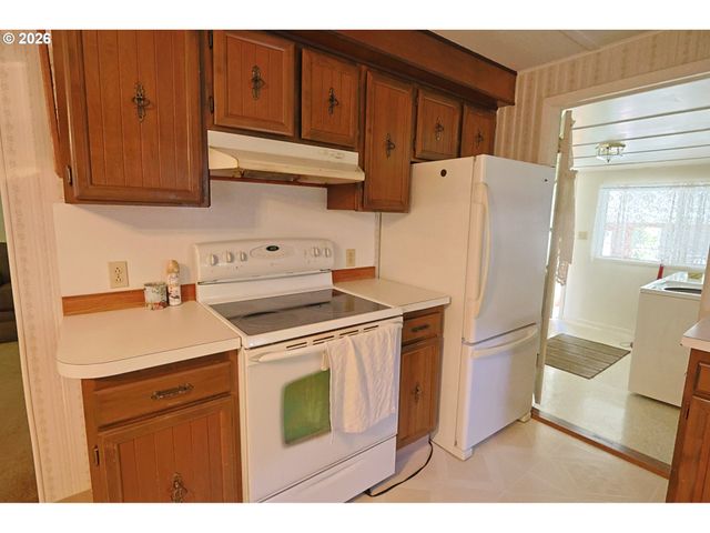 93514 UPPER LOOP Ln, Coos Bay, OR 97420