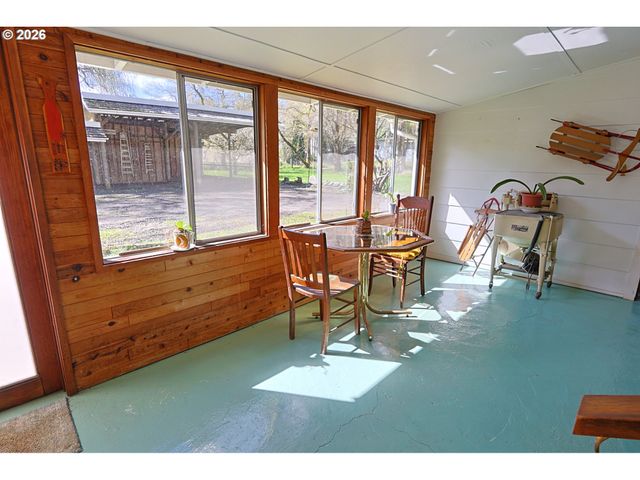 93514 UPPER LOOP Ln, Coos Bay, OR 97420