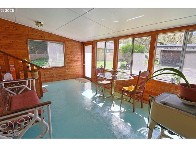 93514 UPPER LOOP Ln, Coos Bay, OR 97420