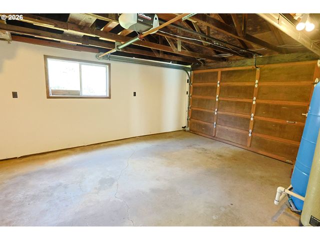 93514 UPPER LOOP Ln, Coos Bay, OR 97420
