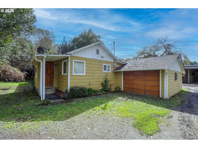 93514 UPPER LOOP Ln, Coos Bay, OR 97420