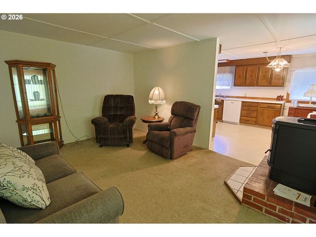 93514 UPPER LOOP Ln, Coos Bay, OR 97420