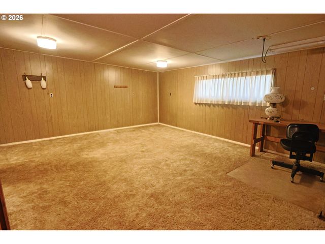 93514 UPPER LOOP Ln, Coos Bay, OR 97420