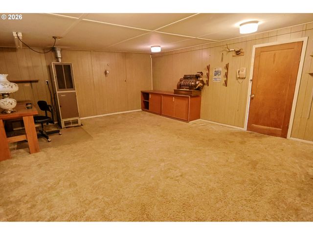 93514 UPPER LOOP Ln, Coos Bay, OR 97420