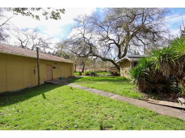 93514 UPPER LOOP Ln, Coos Bay, OR 97420