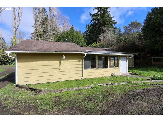 93514 UPPER LOOP Ln, Coos Bay, OR 97420
