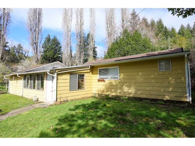 93514 UPPER LOOP Ln, Coos Bay, OR 97420