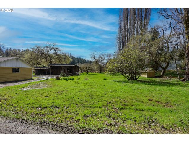 93514 UPPER LOOP Ln, Coos Bay, OR 97420