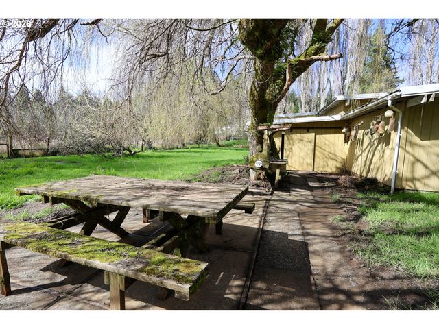 93514 UPPER LOOP Ln, Coos Bay, OR 97420