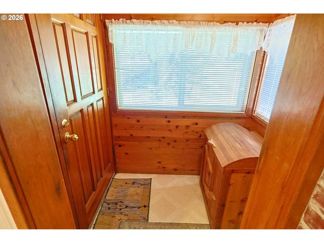 93514 UPPER LOOP Ln, Coos Bay, OR 97420