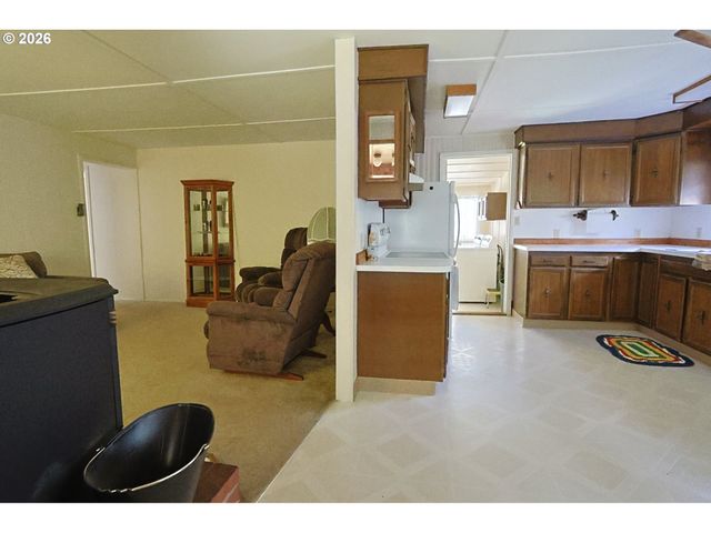 93514 UPPER LOOP Ln, Coos Bay, OR 97420