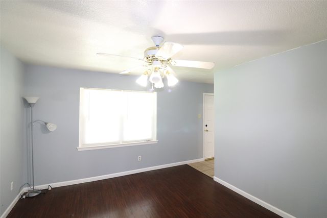 517 Bay Shore Drive, Garland, TX 75040