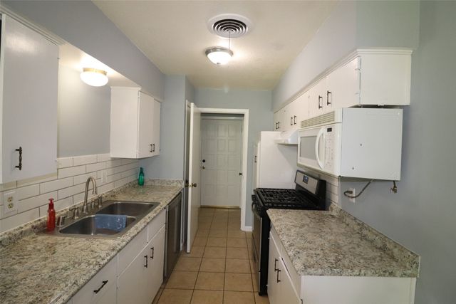 517 Bay Shore Drive, Garland, TX 75040