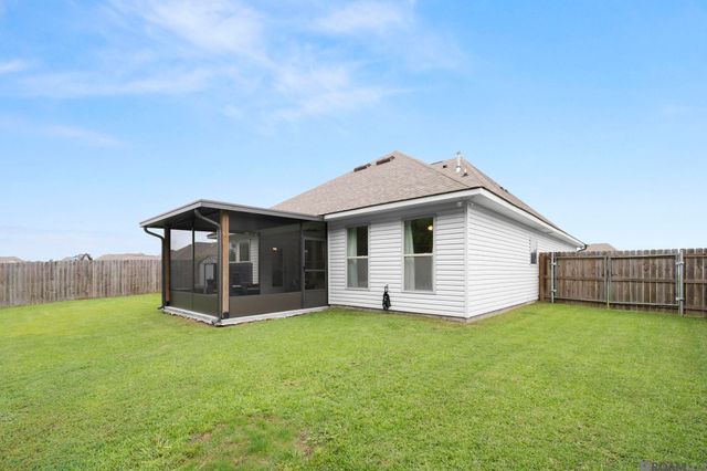 13726 Acacia Ct, Denham Springs, LA 70726