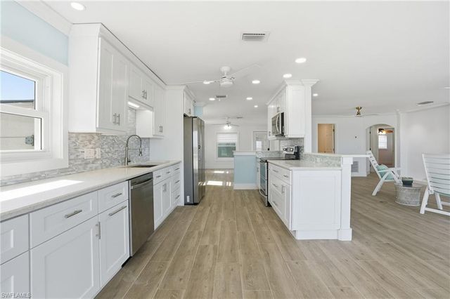 266 Curlew ST, Fort Myers Beach, FL 33931