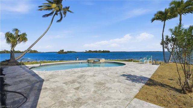 266 Curlew ST, Fort Myers Beach, FL 33931