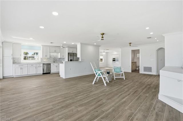 266 Curlew ST, Fort Myers Beach, FL 33931