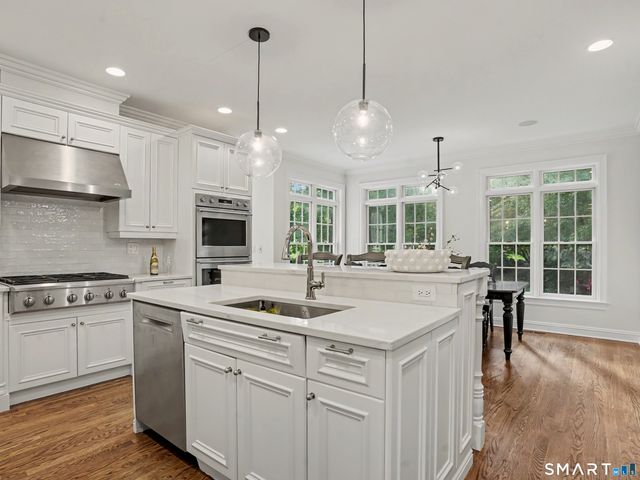 28 Walnut Ridge Lane, Stamford, CT 06905