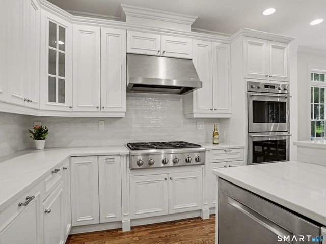 28 Walnut Ridge Lane, Stamford, CT 06905