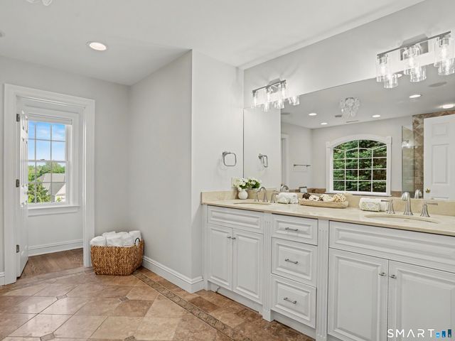 28 Walnut Ridge Lane, Stamford, CT 06905