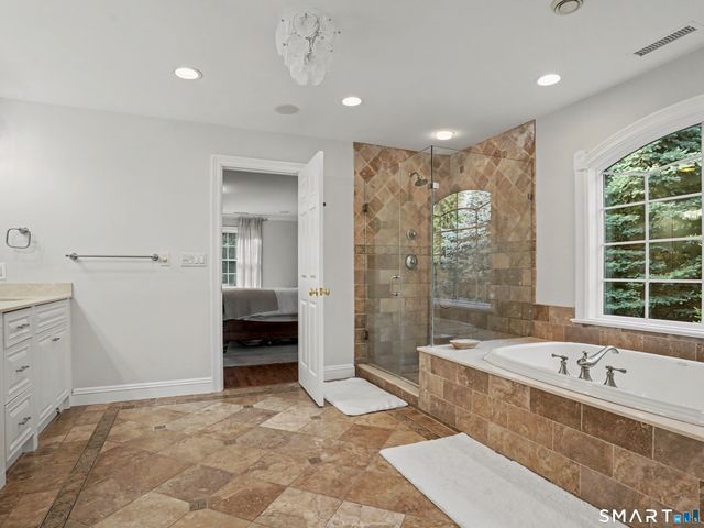 28 Walnut Ridge Lane, Stamford, CT 06905