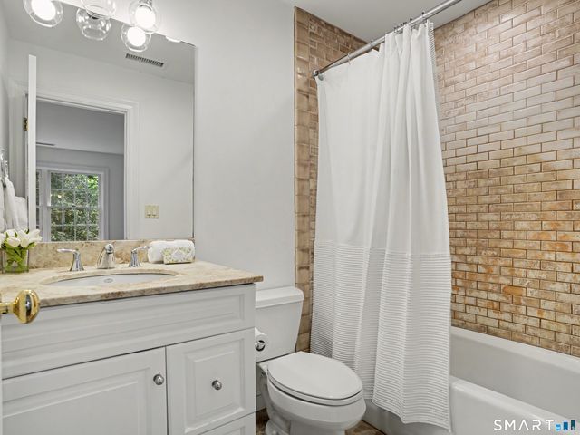 28 Walnut Ridge Lane, Stamford, CT 06905