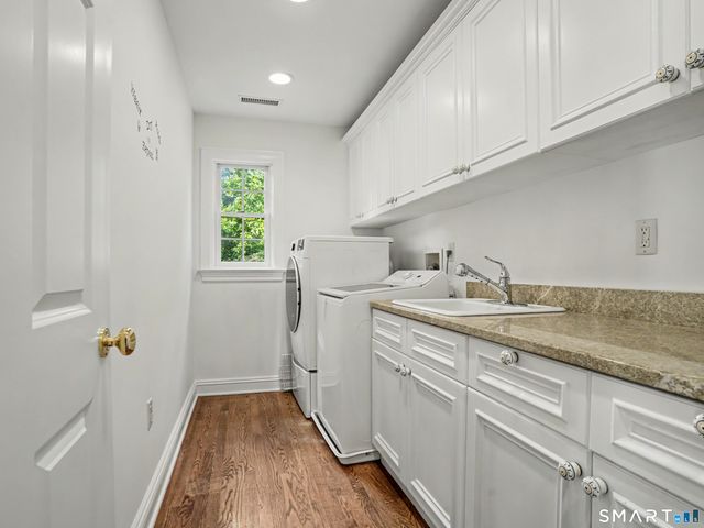 28 Walnut Ridge Lane, Stamford, CT 06905