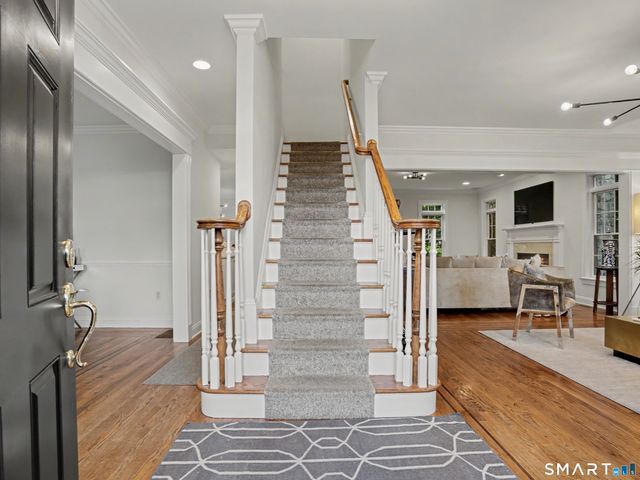 28 Walnut Ridge Lane, Stamford, CT 06905