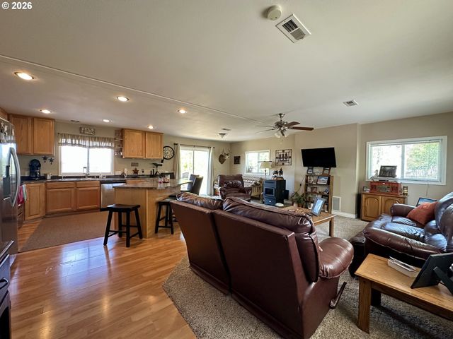 2069 GLENWOOD Hwy, Goldendale, WA 98620