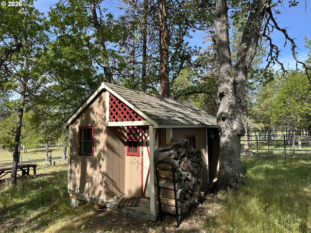 2069 GLENWOOD Hwy, Goldendale, WA 98620