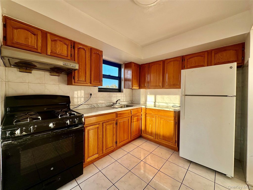 5935 154th Place, Flushing, NY 11355 — photo 2