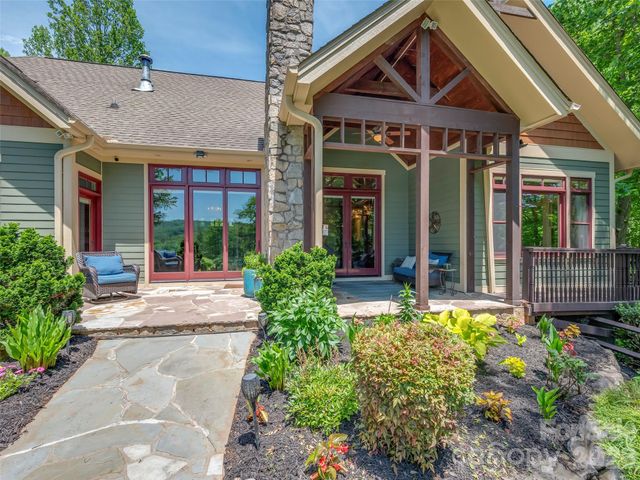 161 Chattooga Run, Hendersonville, NC 28739