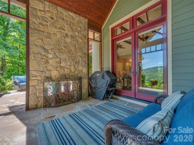 161 Chattooga Run, Hendersonville, NC 28739